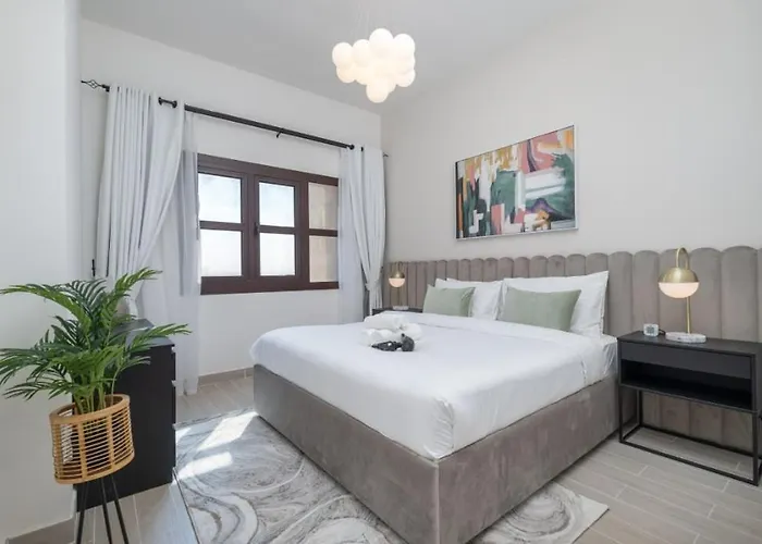 Stylish 1-Bedroom Retreat With Pool In Vibrant Jumeirah Golf Estates