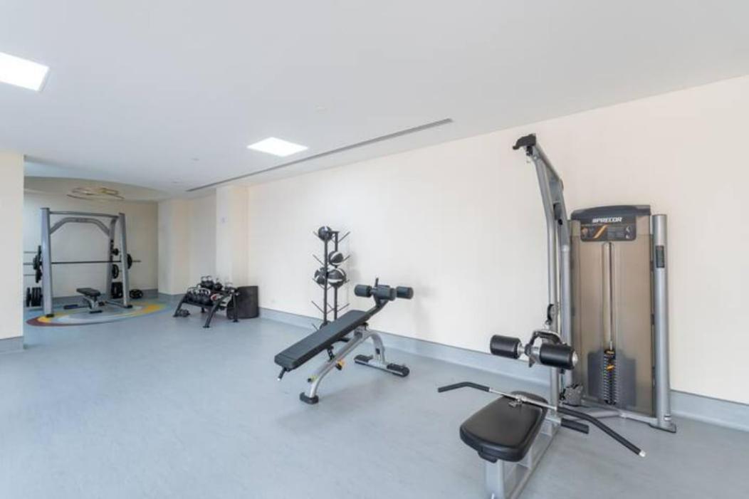 Apartment Stylish 1-bedroom Retreat With Pool In Vibrant Jumeirah Golf Estates *