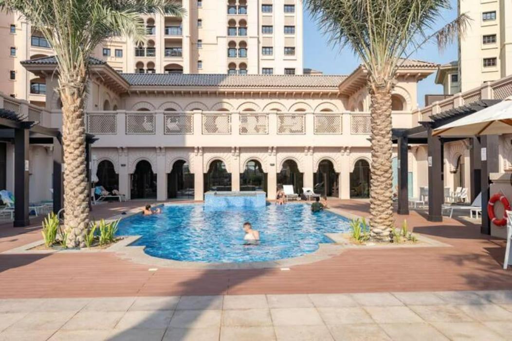 Stylish 1-bedroom Retreat With Pool In Vibrant Jumeirah Golf Estates * Dubai