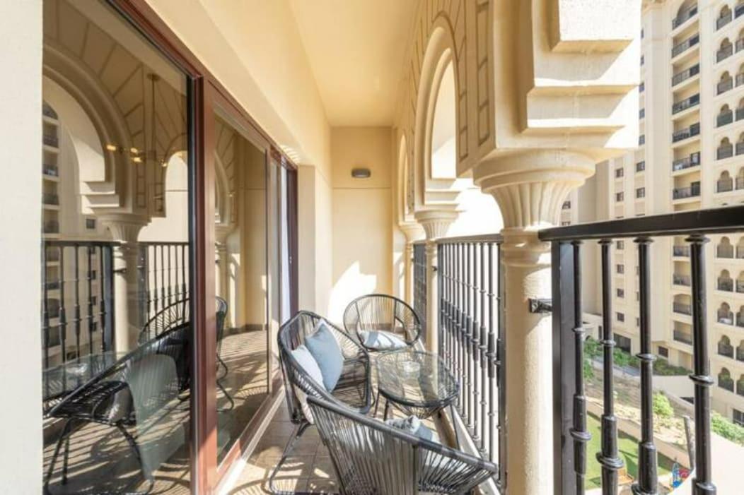 Apartment Stylish 1-bedroom Retreat With Pool In Vibrant Jumeirah Golf Estates