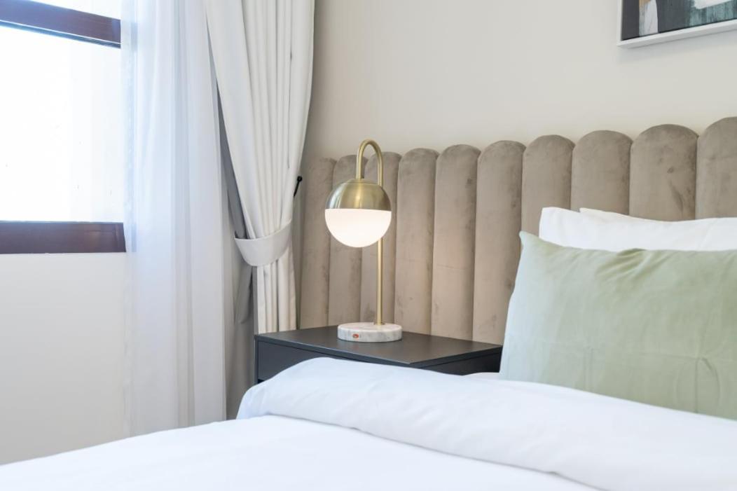 Apartment Stylish 1-bedroom Retreat With Pool In Vibrant Jumeirah Golf Estates
