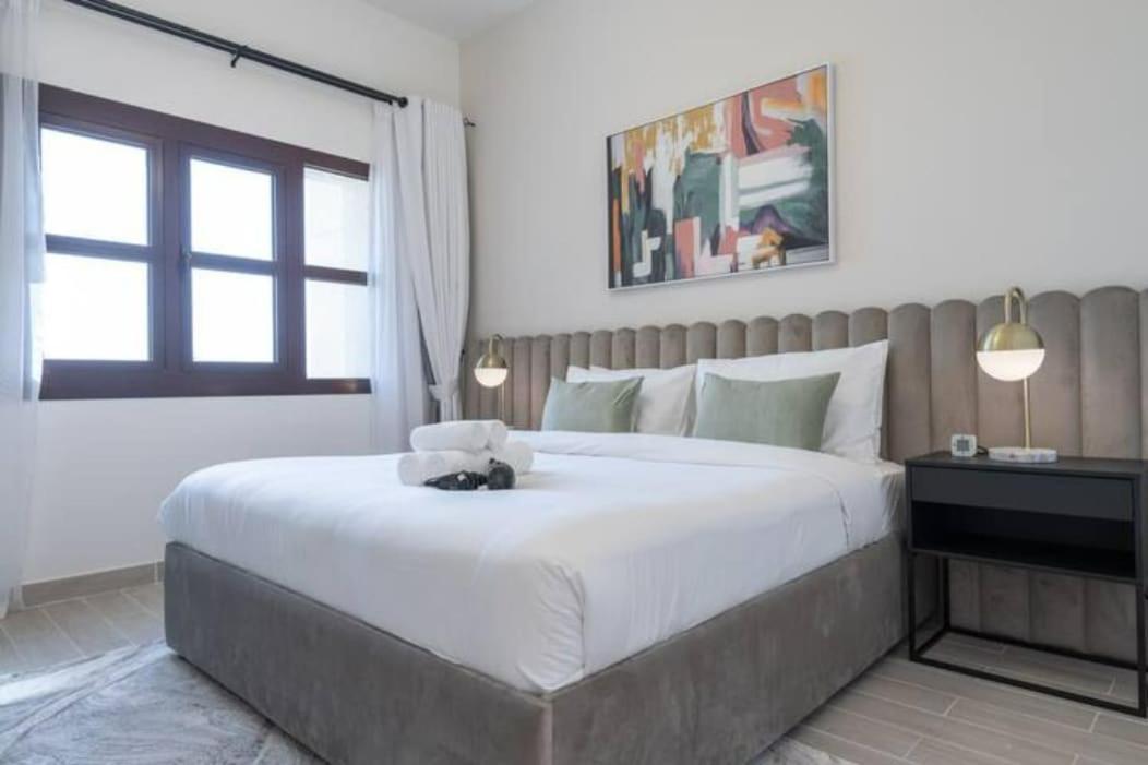 Stylish 1-bedroom Retreat With Pool In Vibrant Jumeirah Golf Estates Apartment *