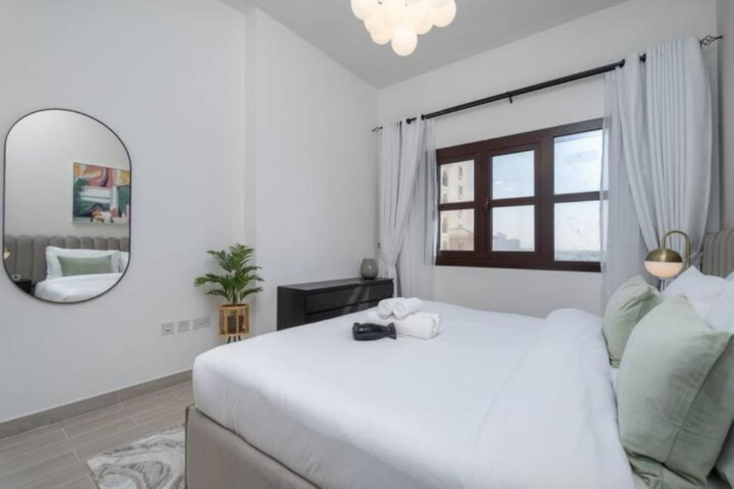 Stylish 1-bedroom Retreat With Pool In Vibrant Jumeirah Golf Estates * Dubai
