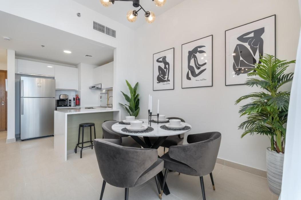 Stylish 1-bedroom Retreat With Pool In Vibrant Jumeirah Golf Estates Dubai