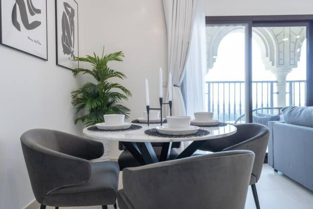 Stylish 1-bedroom Retreat With Pool In Vibrant Jumeirah Golf Estates * Dubai