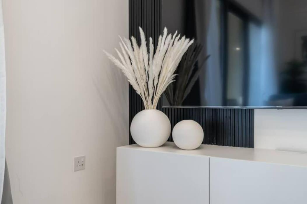 Apartment Stylish 1-bedroom Retreat With Pool In Vibrant Jumeirah Golf Estates *