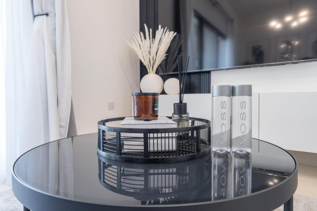Stylish 1-bedroom Retreat With Pool In Vibrant Jumeirah Golf Estates * Dubai