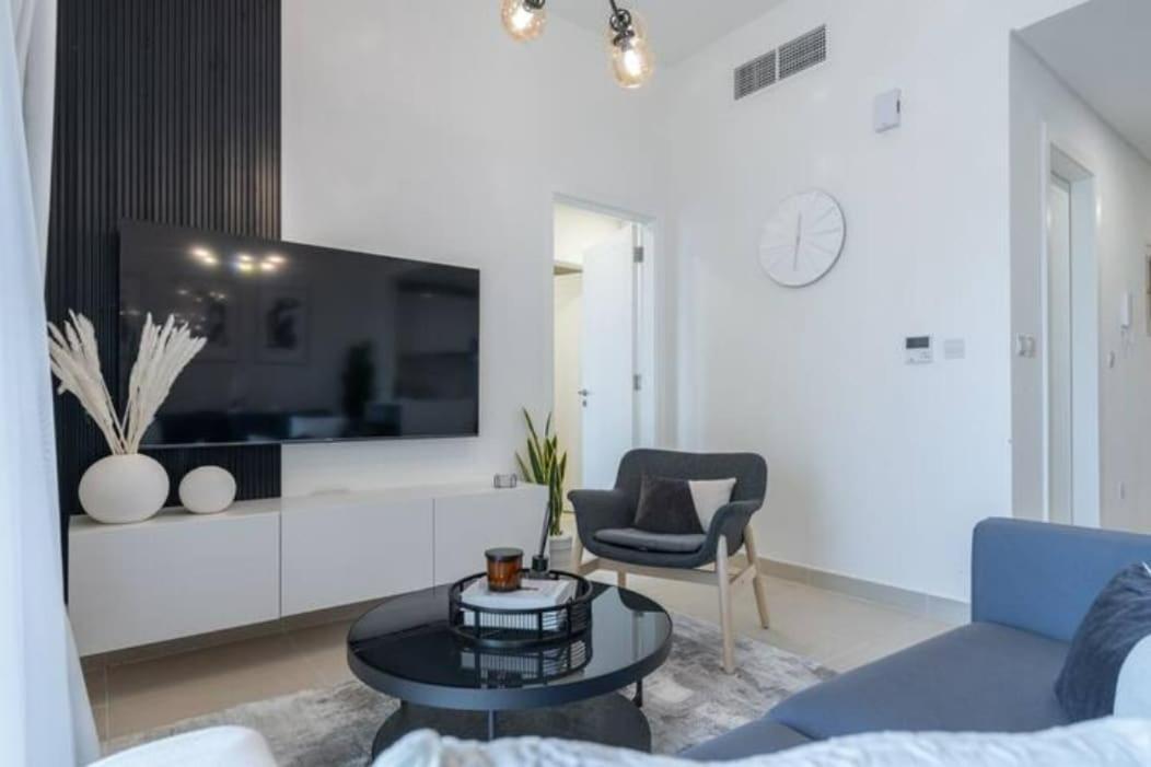 Stylish 1-bedroom Retreat With Pool In Vibrant Jumeirah Golf Estates Apartment Dubai