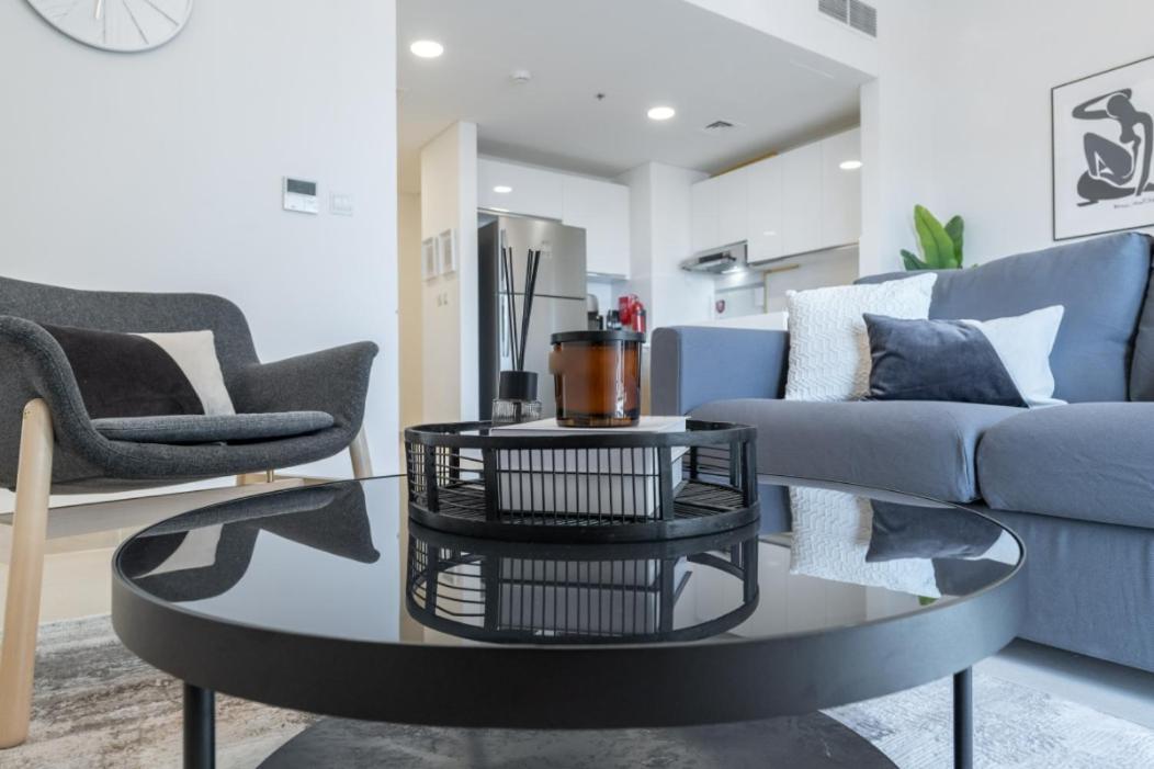 Stylish 1-bedroom Retreat With Pool In Vibrant Jumeirah Golf Estates * Dubai