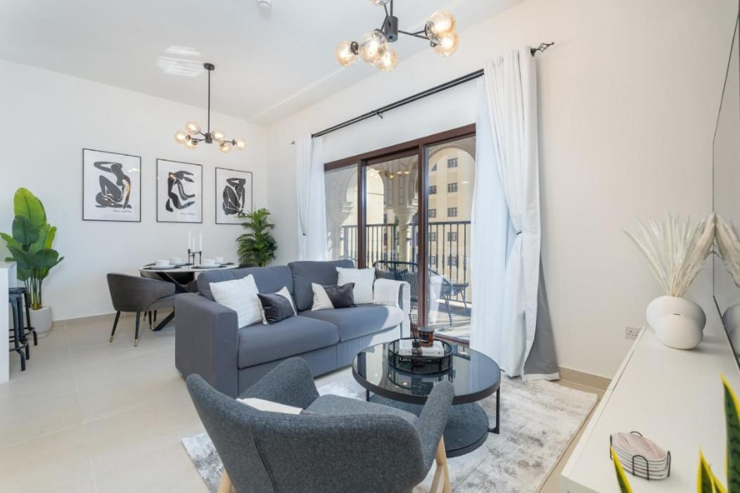 Stylish 1-bedroom Retreat With Pool In Vibrant Jumeirah Golf Estates Apartment Dubai