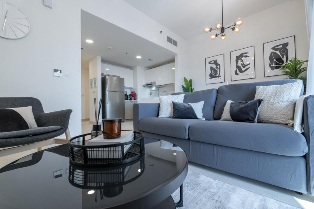 Apartment Stylish 1-bedroom Retreat With Pool In Vibrant Jumeirah Golf Estates Dubai