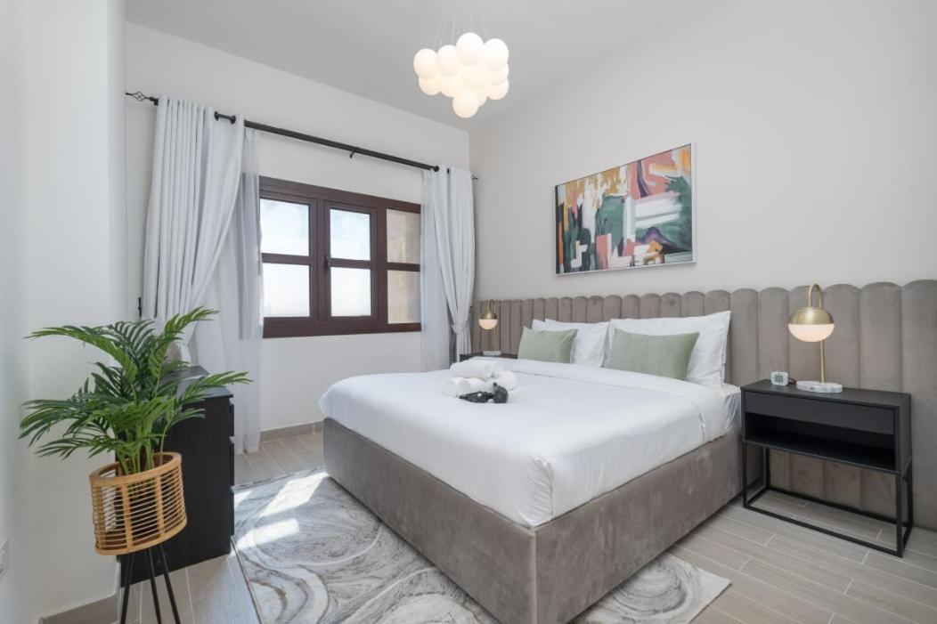 Stylish 1-bedroom Retreat With Pool In Vibrant Jumeirah Golf Estates * Dubai